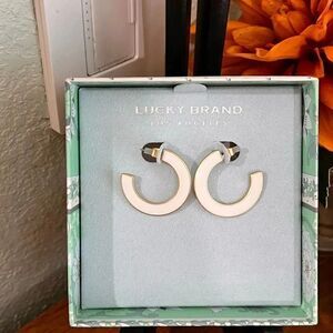 NWT & Gift Box 🎁, Lucky Brand White & Gold O-en Hoop Earrings #LBGB2